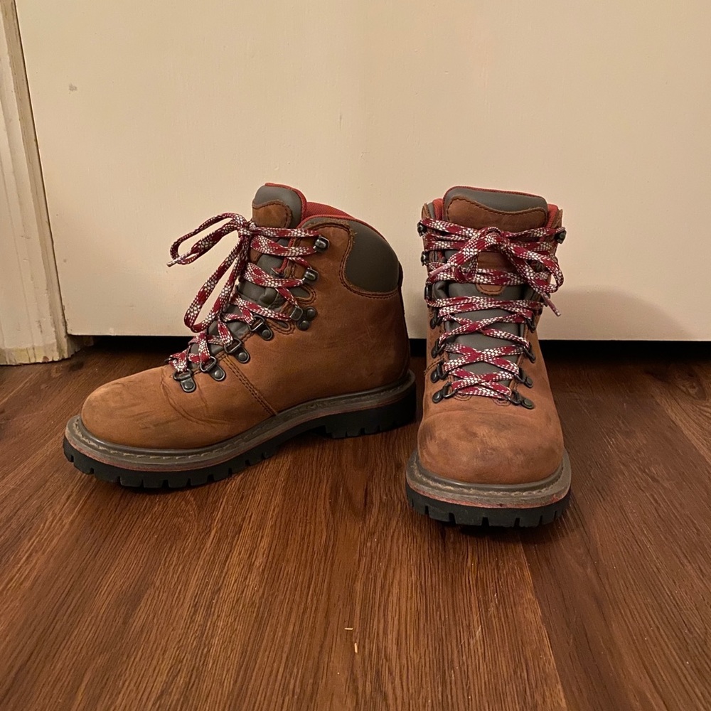 Cabela’s leather hiking boots